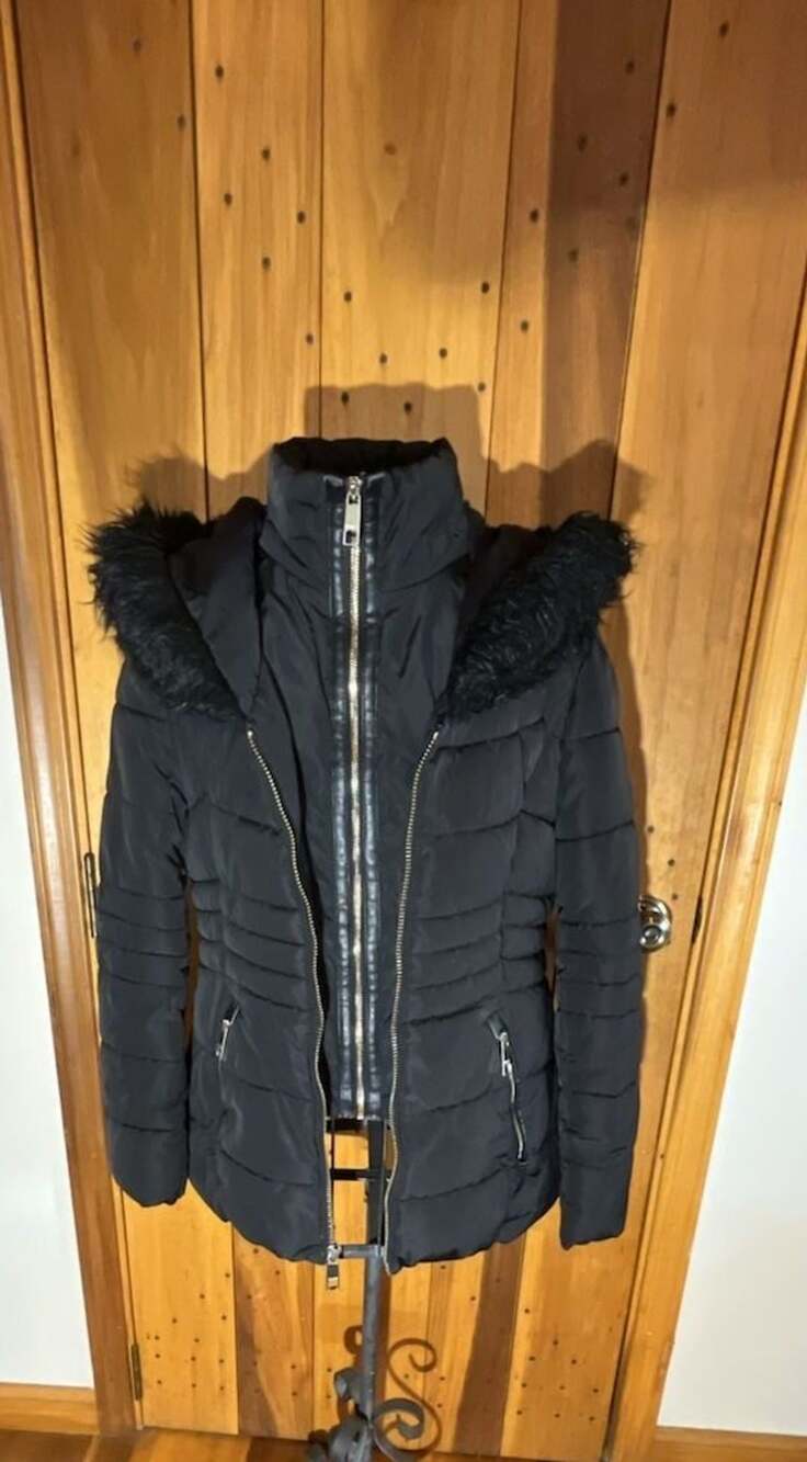 Guess Black Puffer Jacket with Fur Trim Hood and Full Zip